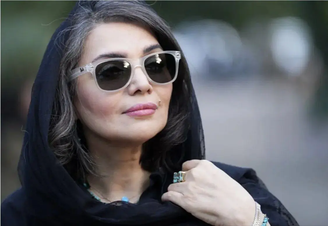 موهای جو گندمی خانوم بازیگر نظرها را جلب کرد/ عکس الهام خانوم با انگشتر قیمتی