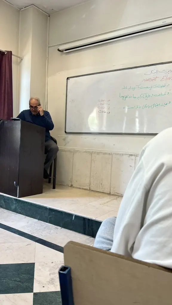 خیابانی در دانشگاه
