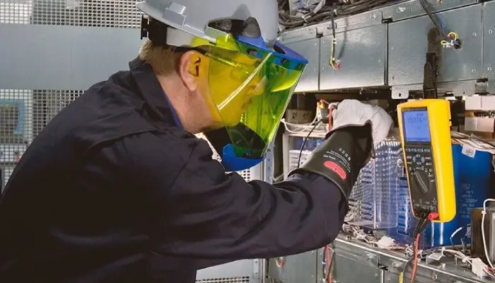 بهبود عملکرد یو پی اس و باتری با سرویس دوره ای