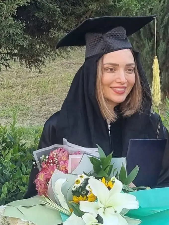 فارغ التحصیلی بهنوش