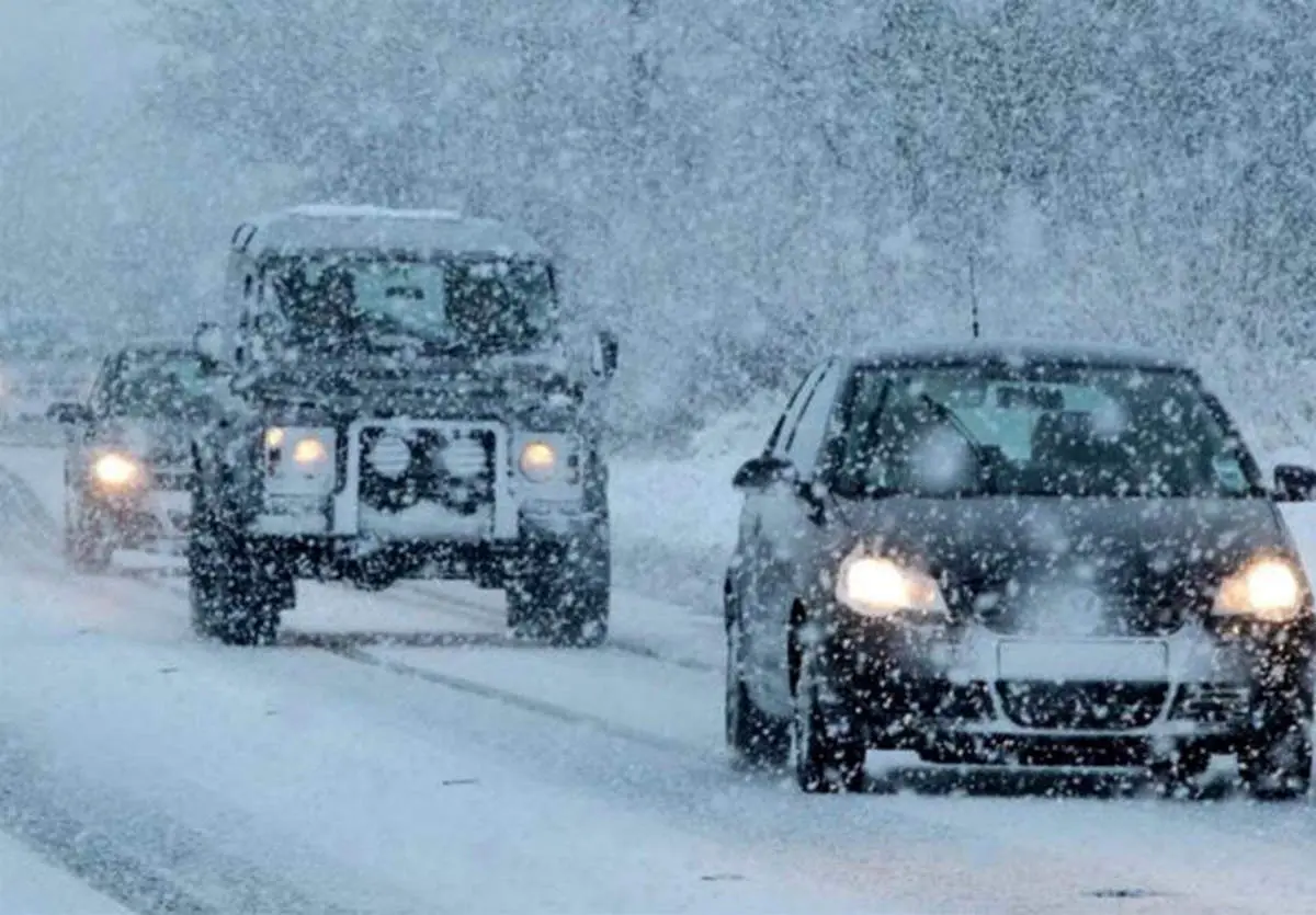 بارش برف شدید ۷ محور اصلی خراسان رضوی را مسدود کرد