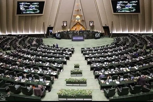 ۹۰ نماینده به رئیس‌جمهور: حقوق نیروهای مسلح افزایش یابد