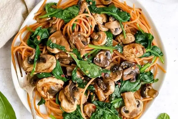 طرز تهیه پاستای اسفناج و قارچ/ غذای سریع، سالم و خوشمزه