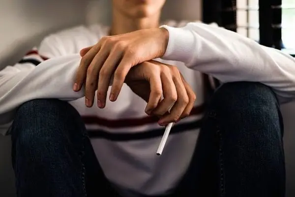 چرا نوجوانان بیشتر در معرض استفاده از مواد مخدر قرار دارند؟