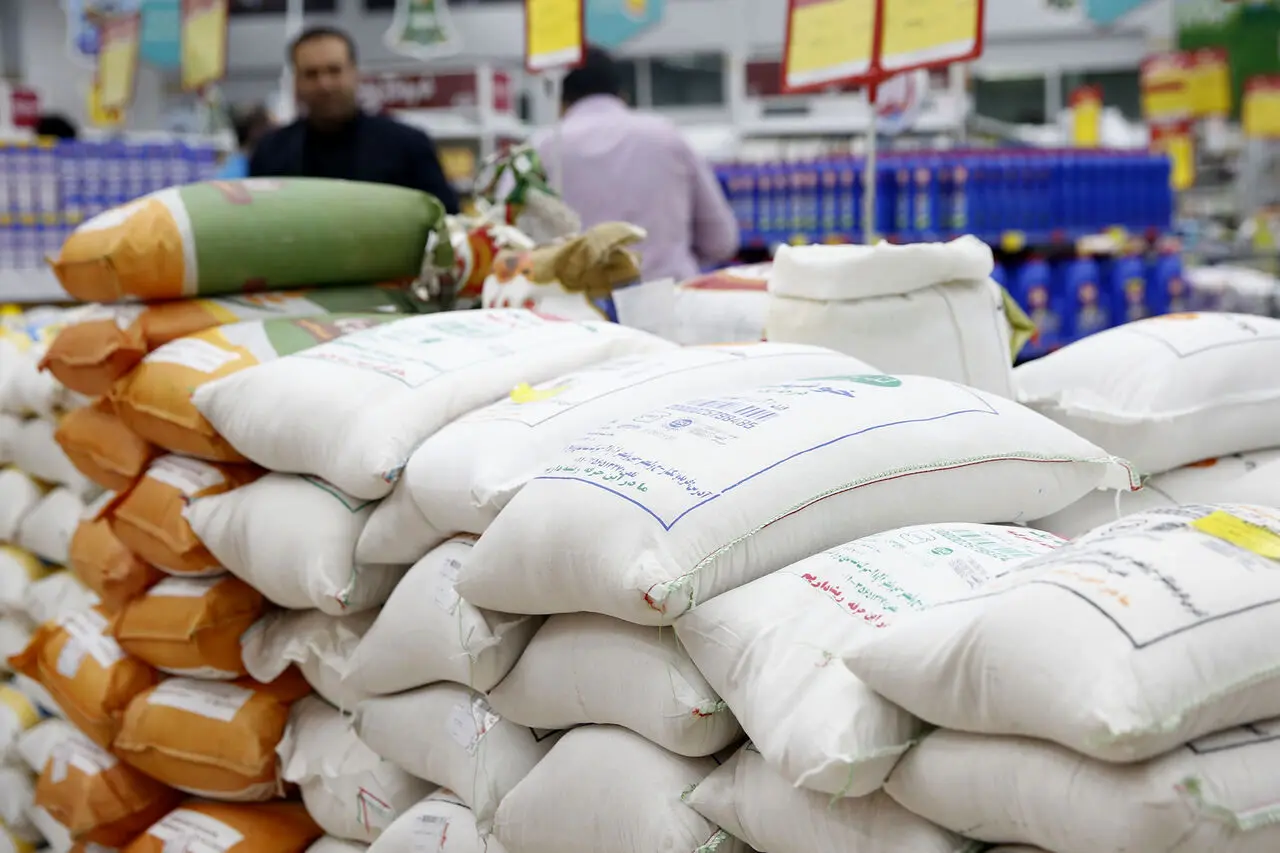 صدور مجوز برای یک واردکننده برنج دروغ است 