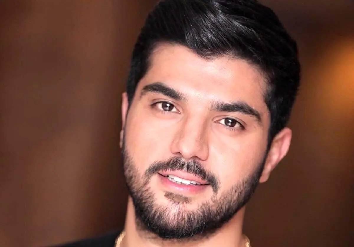 رقابت لوکس سینا مهراد و خواهرش در مراسم بزرگ/ لباسهایی که همه را مات کرد!