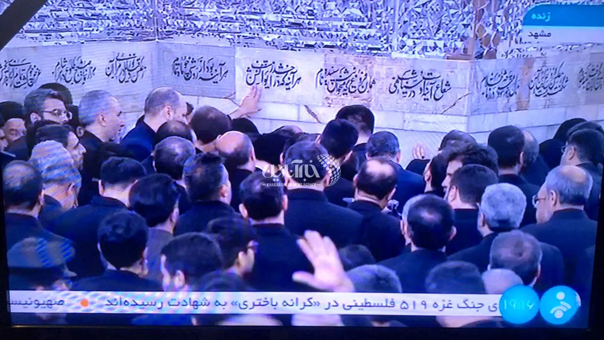 لحظه دفن رئیسجمهور در خانه ابدی کنار امام رئوف/ فیلم