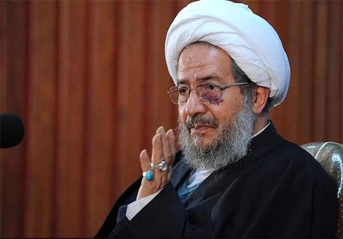 آیتالله مقتدایی: در بحث حجاب نیازی به برخوردهای چکشی و  پلمپ کردنها نیست/ برخوردهای خشن و جریمه لجاجتها را بیشتر میکند