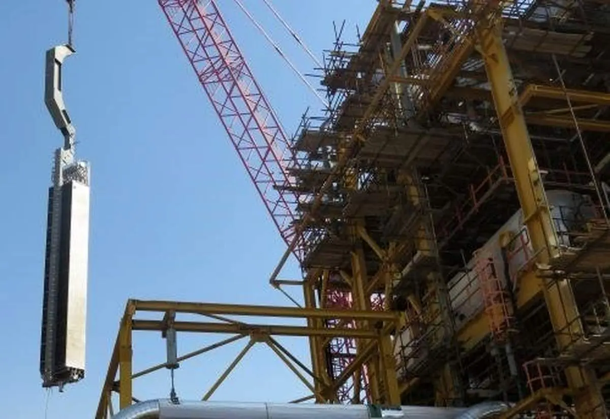  نصب اولین پارت از تجهیزات داخلی راکتور سنتز پتروشیمی آپادانا خلیج فارس