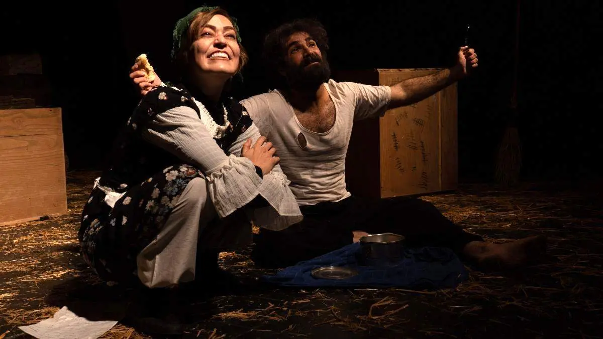  کارگردان نمایشنامه «جایی در میان خوک ها»: سعی کردیم از لمپنیسم فاصله بگیریم