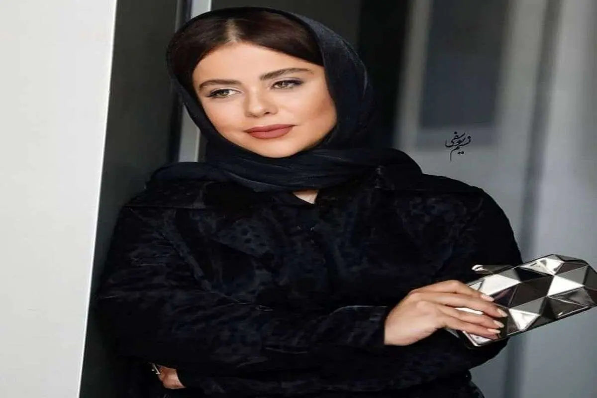 ببینید / همخوانی جنجالی خانم بازیگر در کنسرت اشوان