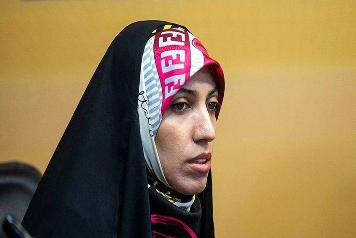 شکایت آمنهسادات ذبیحپور از محمود احمدینژاد/ عکس