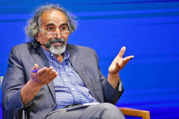 مسئولان خطاهایشان را بپذیرند