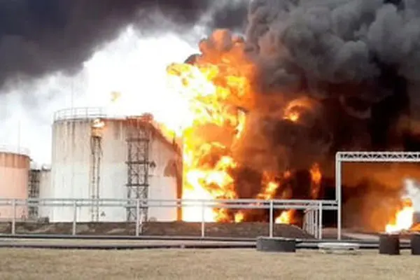پهپادهای اوکراین انبار نفت روسیه را به آتش کشیدند