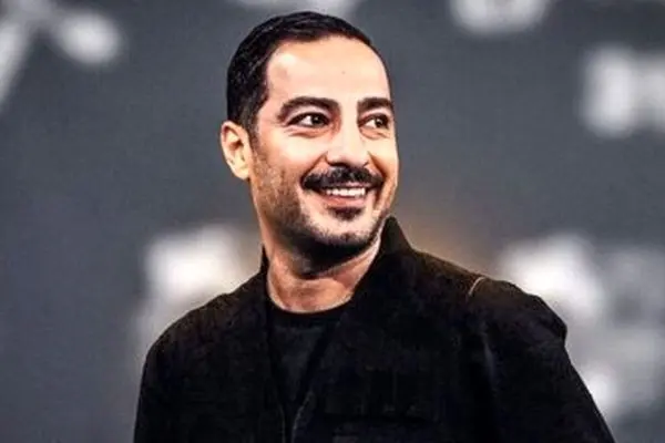 استایل جدید نوید محمدزاده روی پل هوایی/ غکس