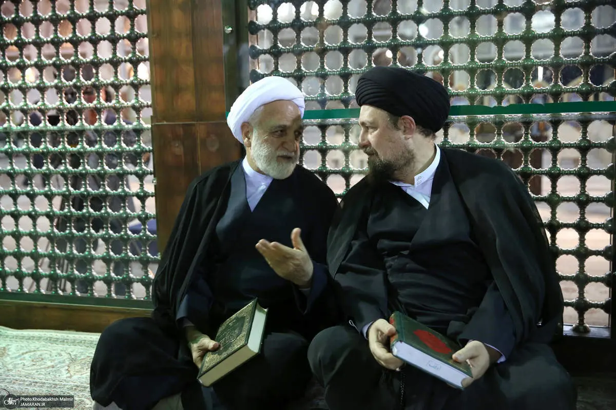فاتحه خوانی محسنی اژه ای و سیدحسن خمینی بر سر مزار آیت الله هاشمی/ عکس