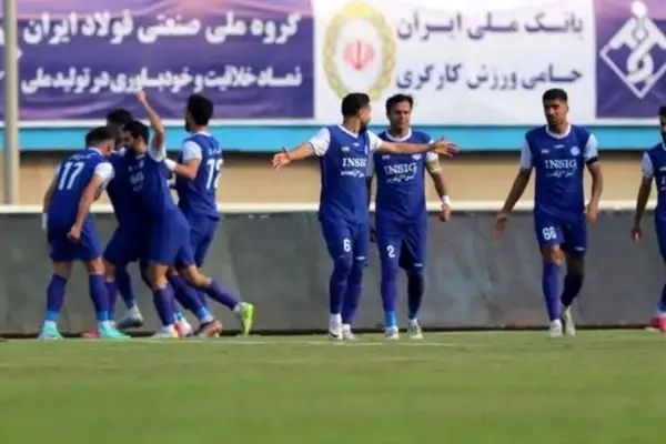 باشگاه استقلال از هواداران عذرخواهی کرد!