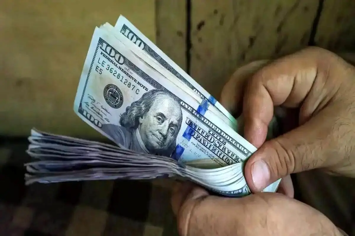 قیمت دلار در کانال ۸۲ هزار تومان ایستاد