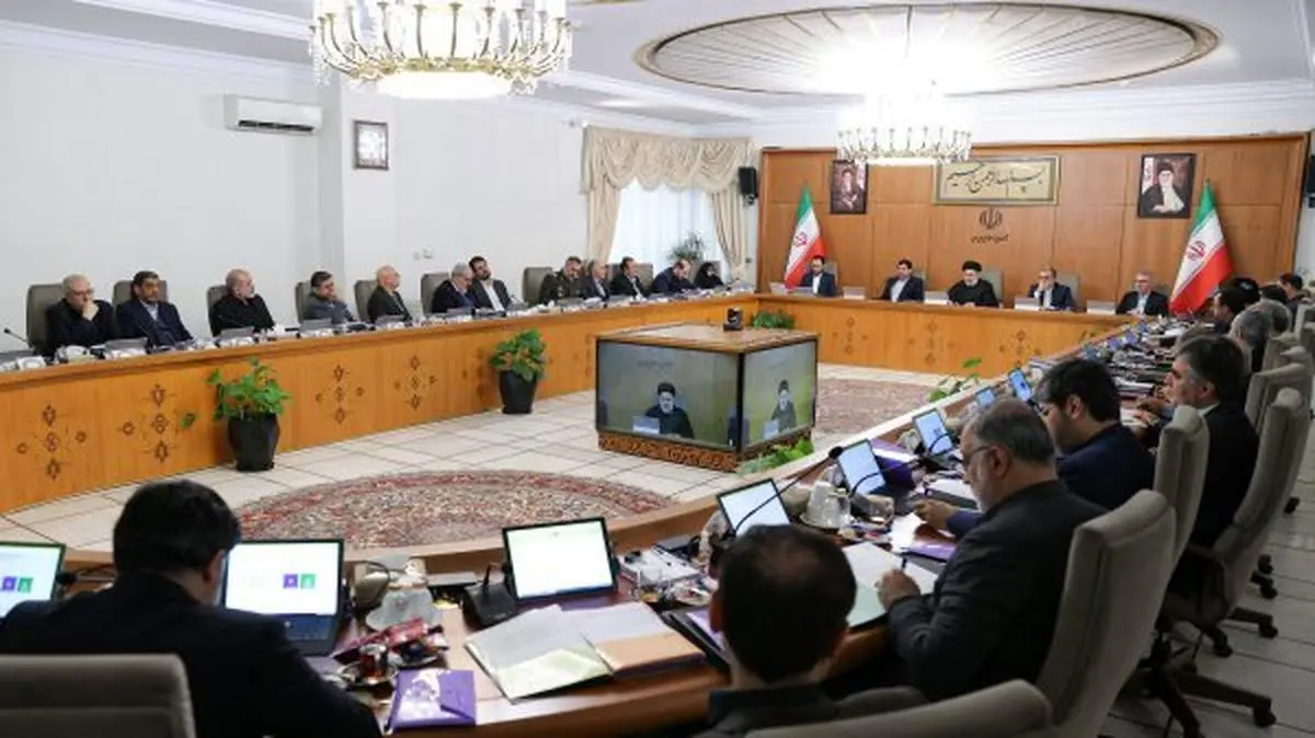 انتقاد دولت از دولت