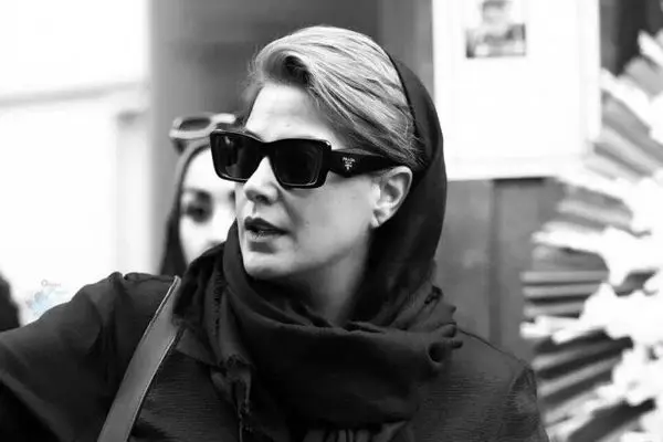 طناز طباطبایی کجاست؟

