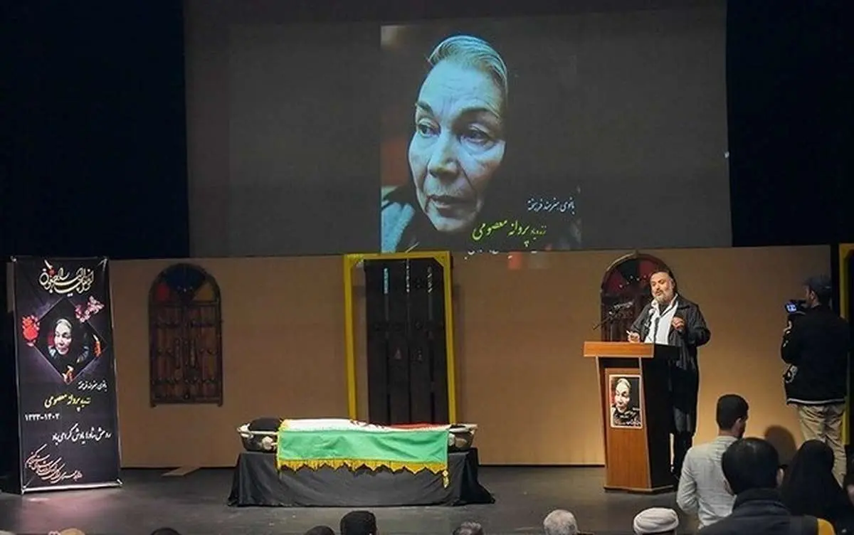 مراسم تشییع پیکر پروانه معصومی در رشت/ تصاویر