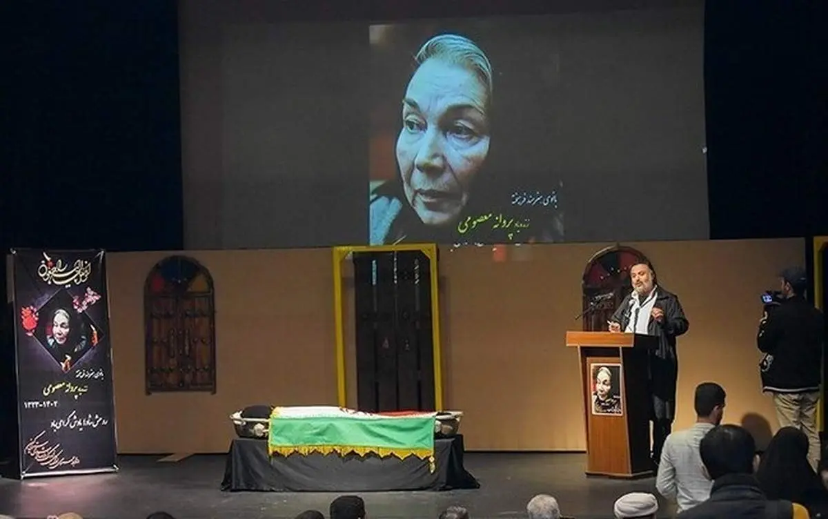 مراسم تشییع پیکر پروانه معصومی در رشت/ تصاویر