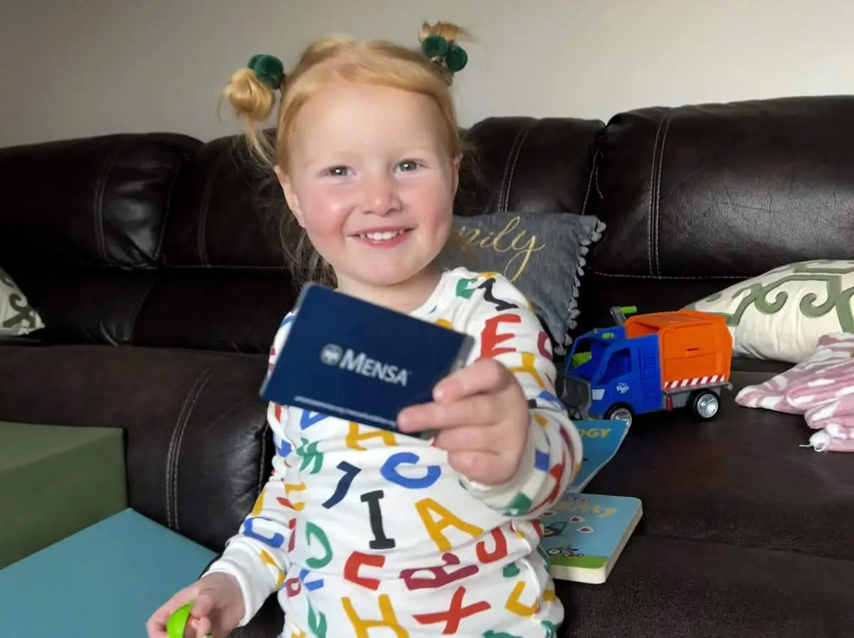 دختر دوساله کوچکترین نابغه جهان شد