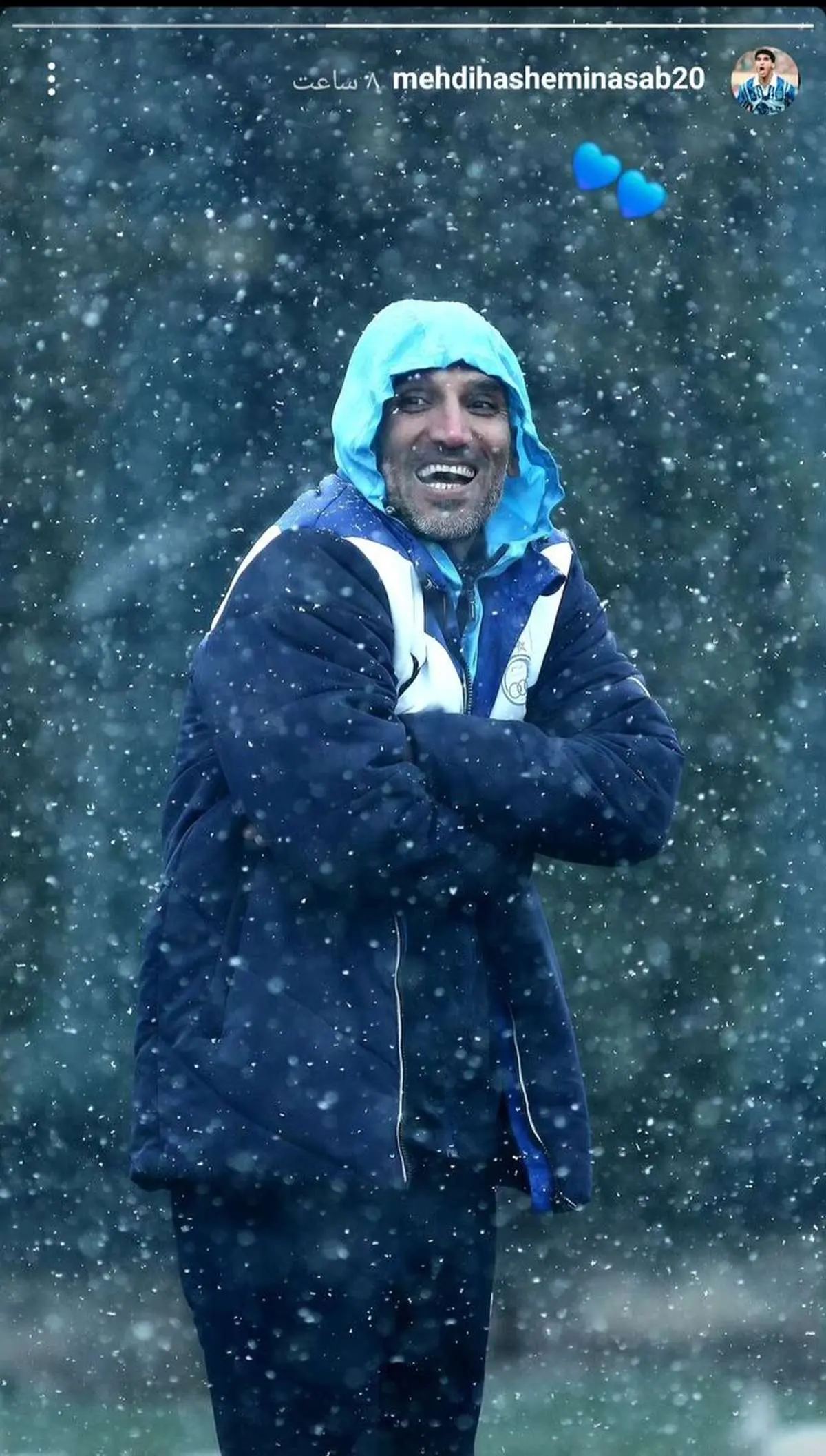 تصویر جالب مربی استقلال در برف