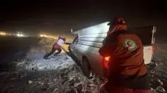 ۲۴۰ نفر دیشب در برف و کولاک شدید گیر کردند/ببینید