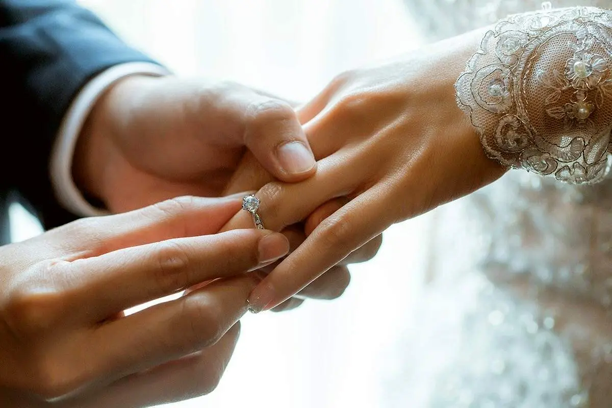 آگهی عجیب درخواست ازدواج روی دیوارهای تهران+عکس