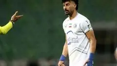 رامین رضاییان تک و تنها در پارک تمرین می کند!/ ببینید