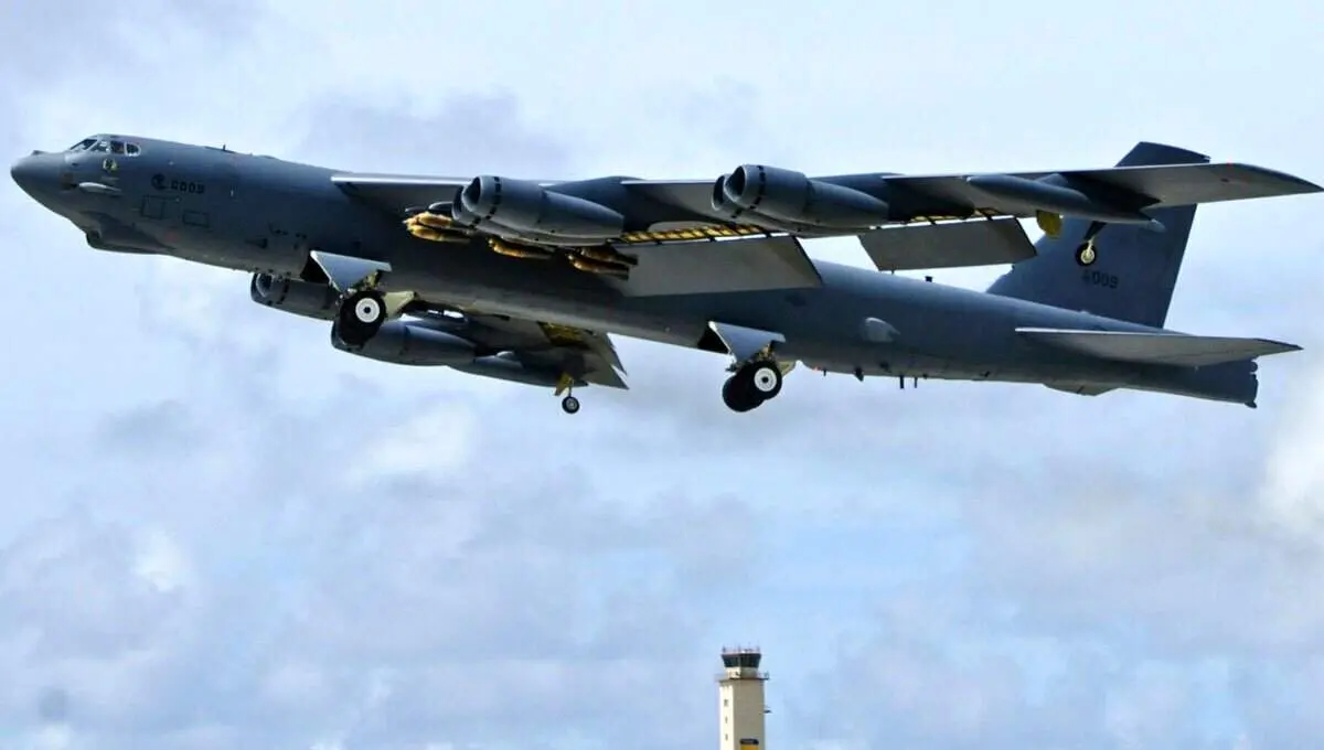 بمب افکنهای استراتژیک بی-۵۲ امریکا در پایگاه العدید قطر /عکس