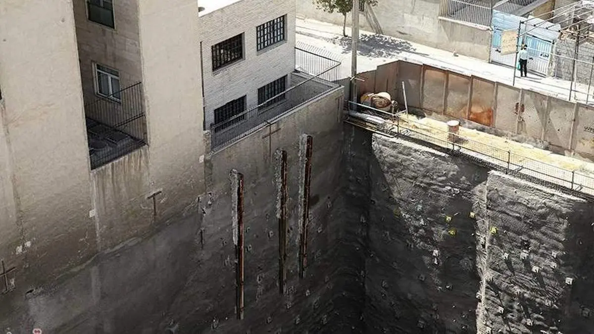 
بیش از ۱۱ هزار ساختمان خطرناک در تهران/ برای ساختمان‌هایی که عدم تمکین می‌کنند جرم‌انگاری نشده است

