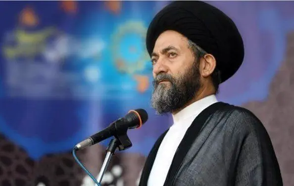 انتقاد تند امام جمعه اردبیل به ثبت نام 80 نفر در انتخابات / دنیا ما را مسخره می کند