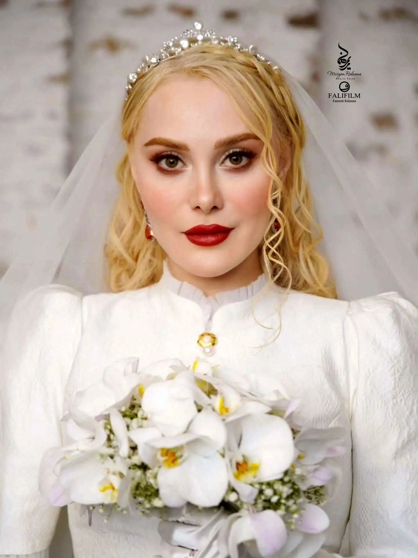 آرام جعفری با موهای زرد عقدی با لباس عروس/ تصاویر