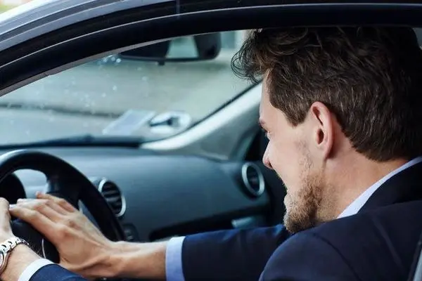 رانندگان پرخلافی بیش‌تر مرد هستند یا زن؟ بررسی آماری و روان‌شناختی