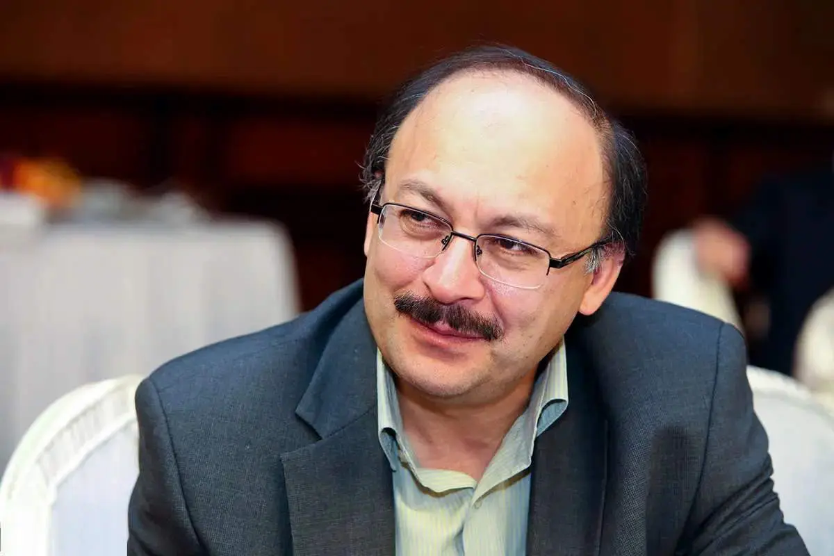 رابطه روشنفکران با جامعه رتبطه ای ندارند