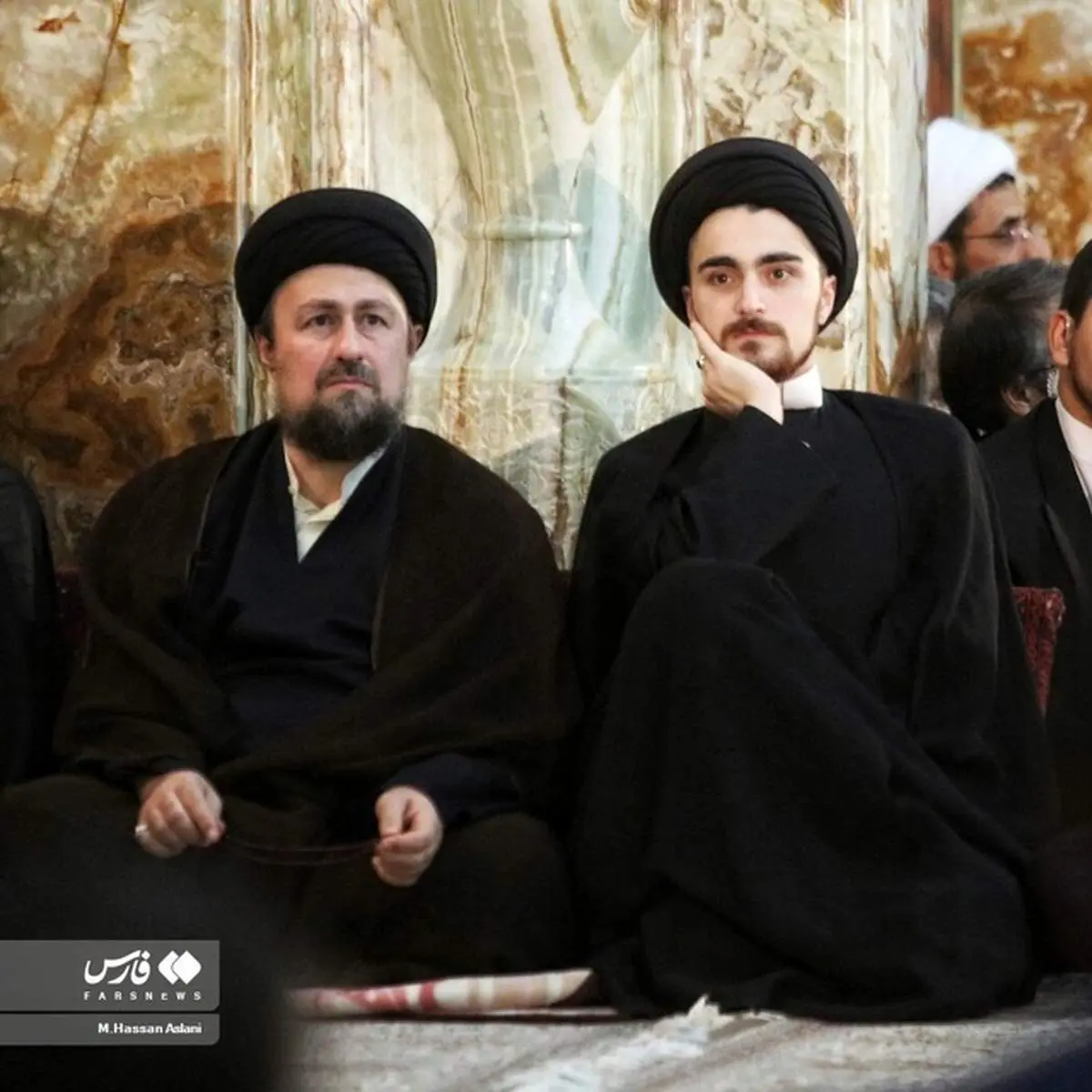 تصویر سیدحسن خمینی و فرزندش در مراسم سالگرد ارتحال امام