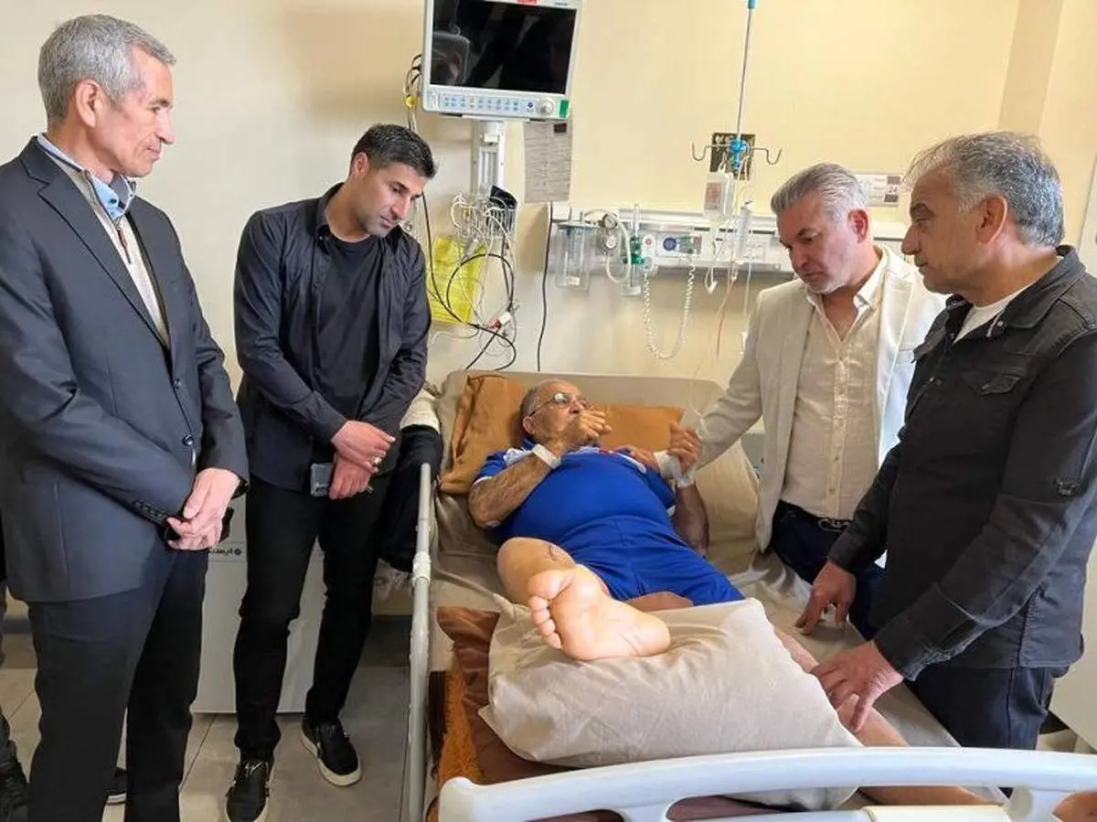 اسطوره استقلال دوباره روی تخت بیمارستان/ عکس