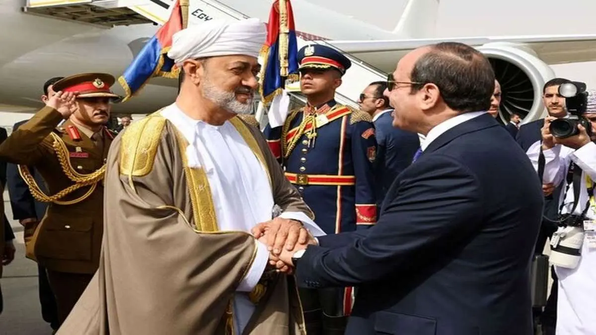 سفر سلطان عمان به قاهره با هدف وساطت میان ایران و مصر

