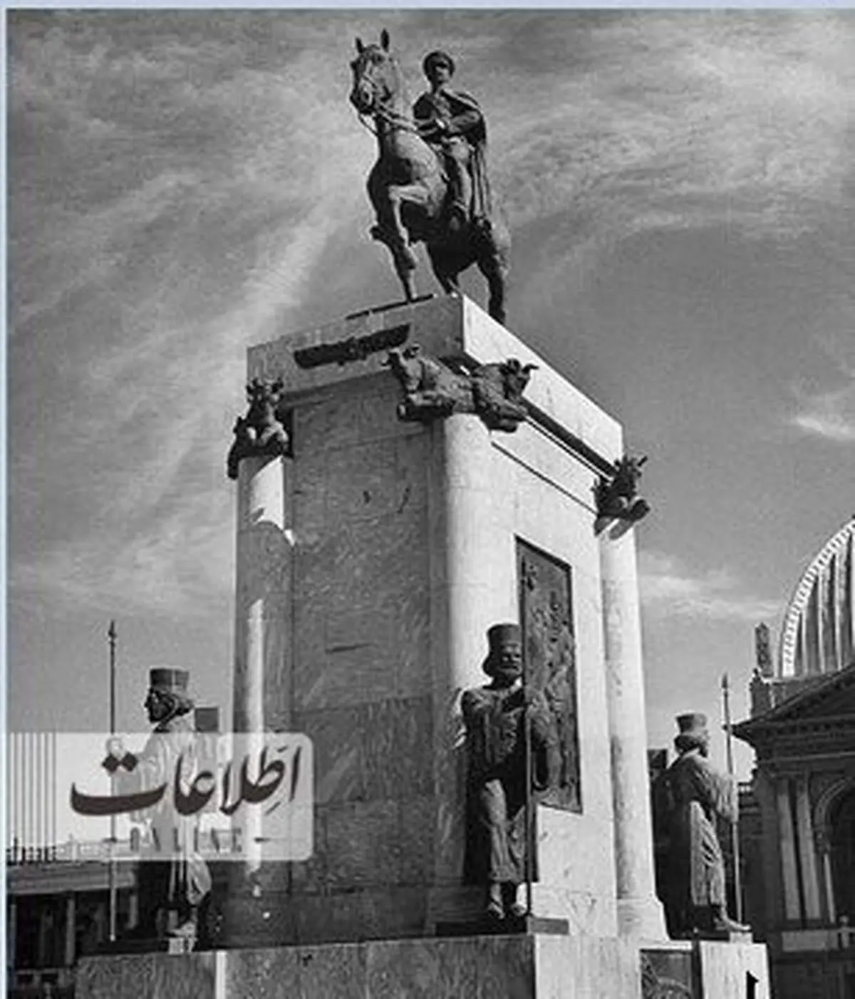 رضاخان درحال سقوط+ عکس