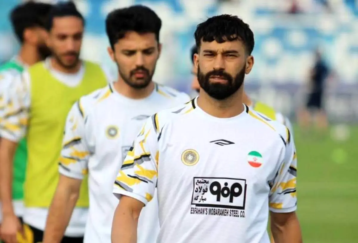 فوق ستاره سپاهان، اولین خرید پرسپولیس
