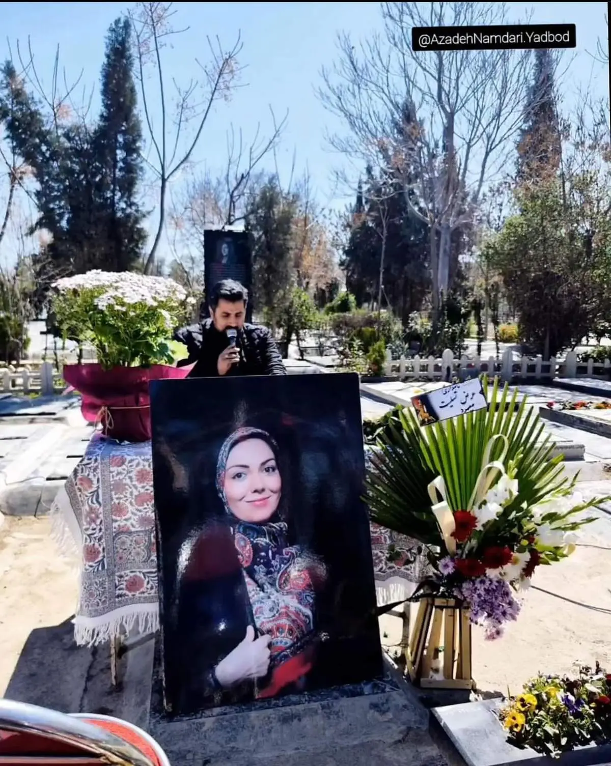 مراسم غریبانه سومین سالگرد فوت آزاده نامداری/ تصاویر