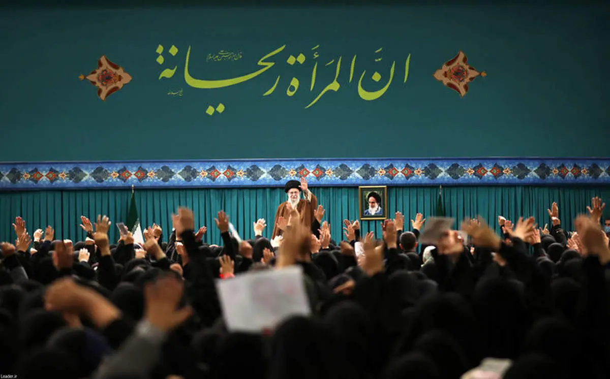 رهبر انقلاب: کار کردن در خانه مطلقاً وظیفه زنان نیست