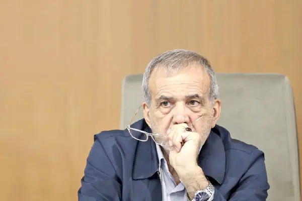 رئیس‌جمهور بی‌دفاع یا بی‌رسانه