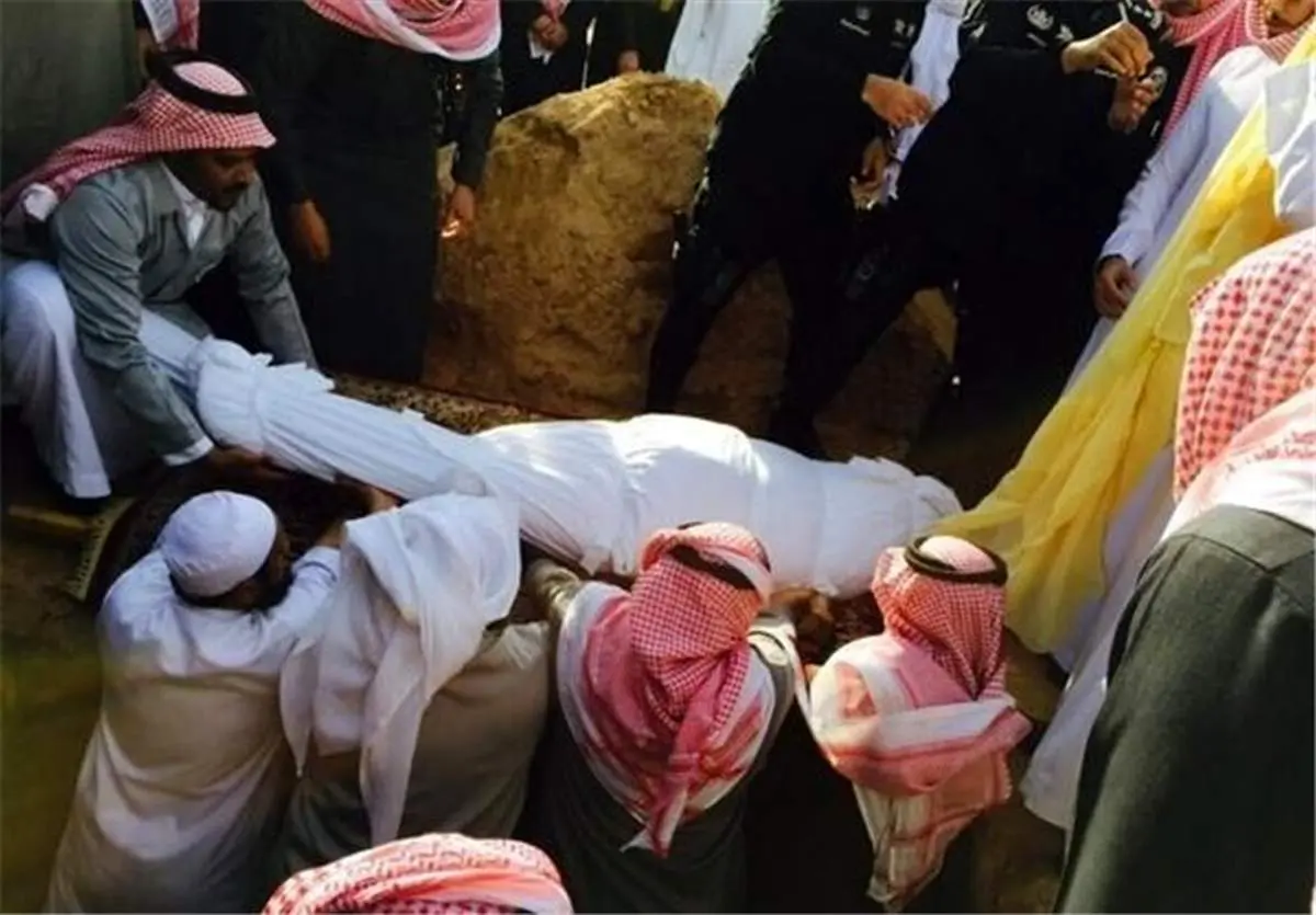 دست دادن در این قبرستان ممنوع شد