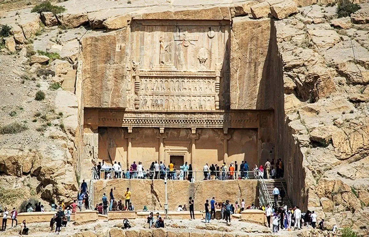 بیخ گوش مسئولان «تختِ جمشید» کپک زد!