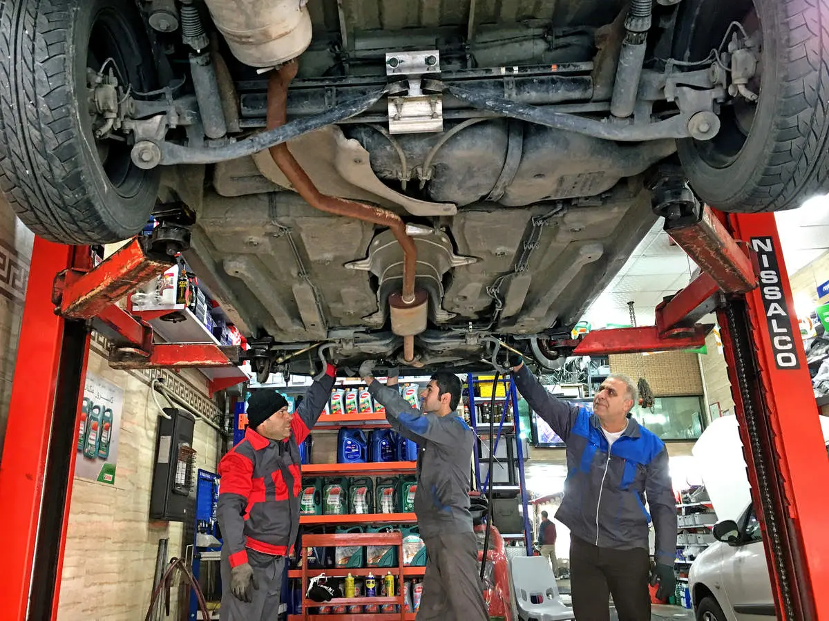 وقتی خودرو روی نوک انگشتان این مرد می ایستد/ عکس