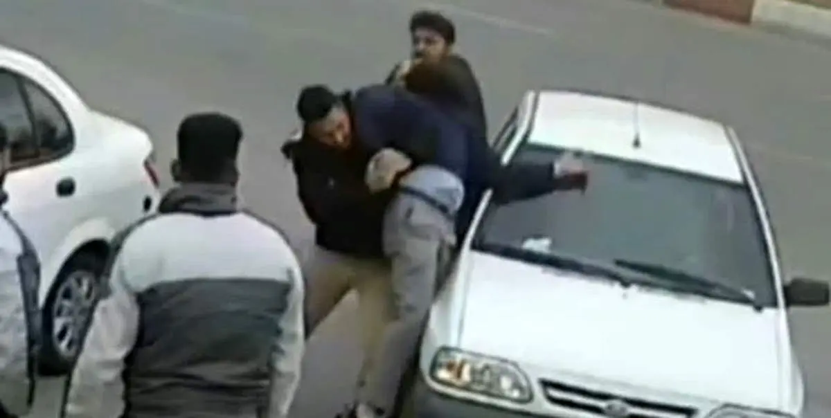 ببینید | تصاویری از ضرب و شتم یک شهروند توسط شهرداری