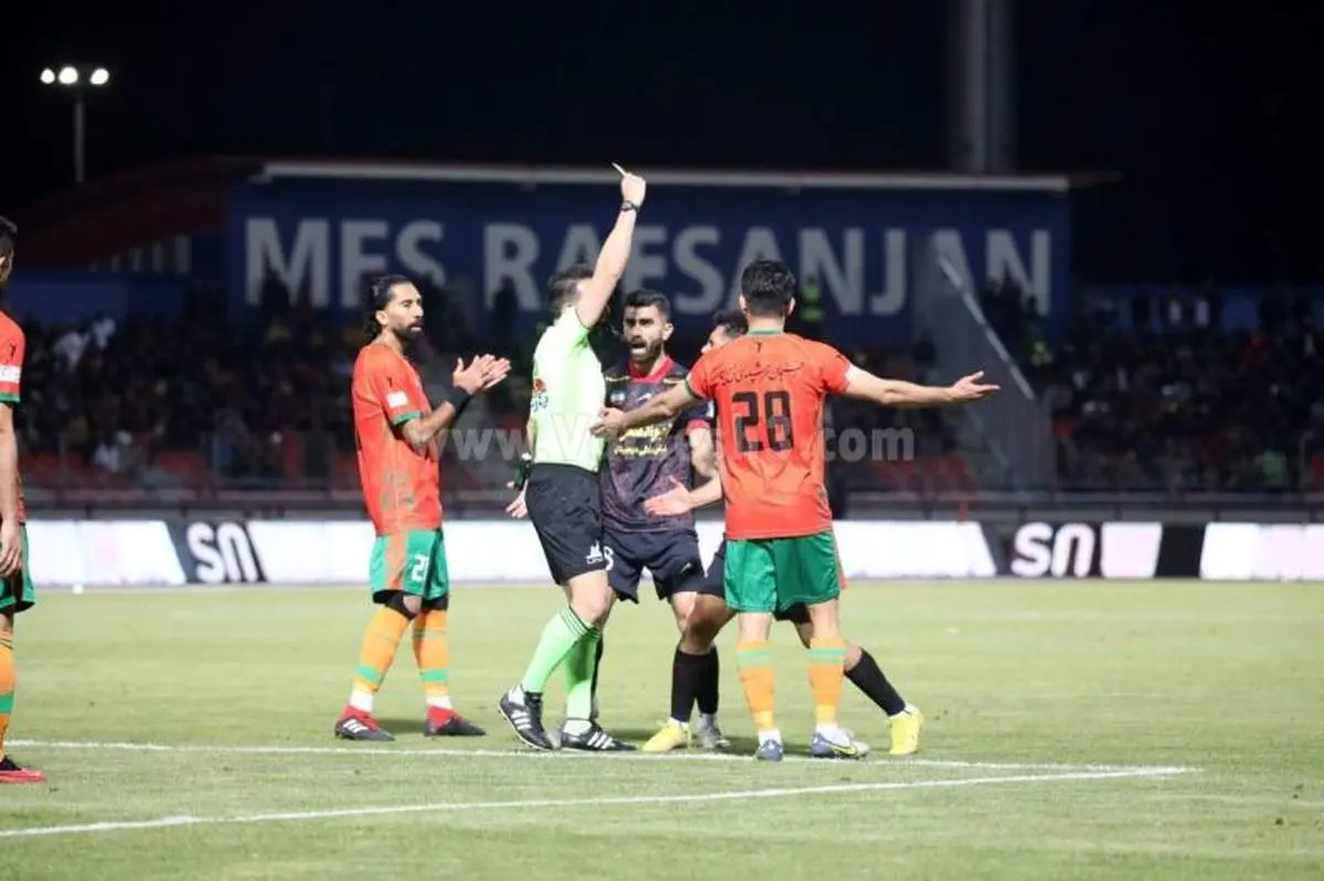 رفتار دور از شأن کاپیتان پرسپولیس/ تصاویر